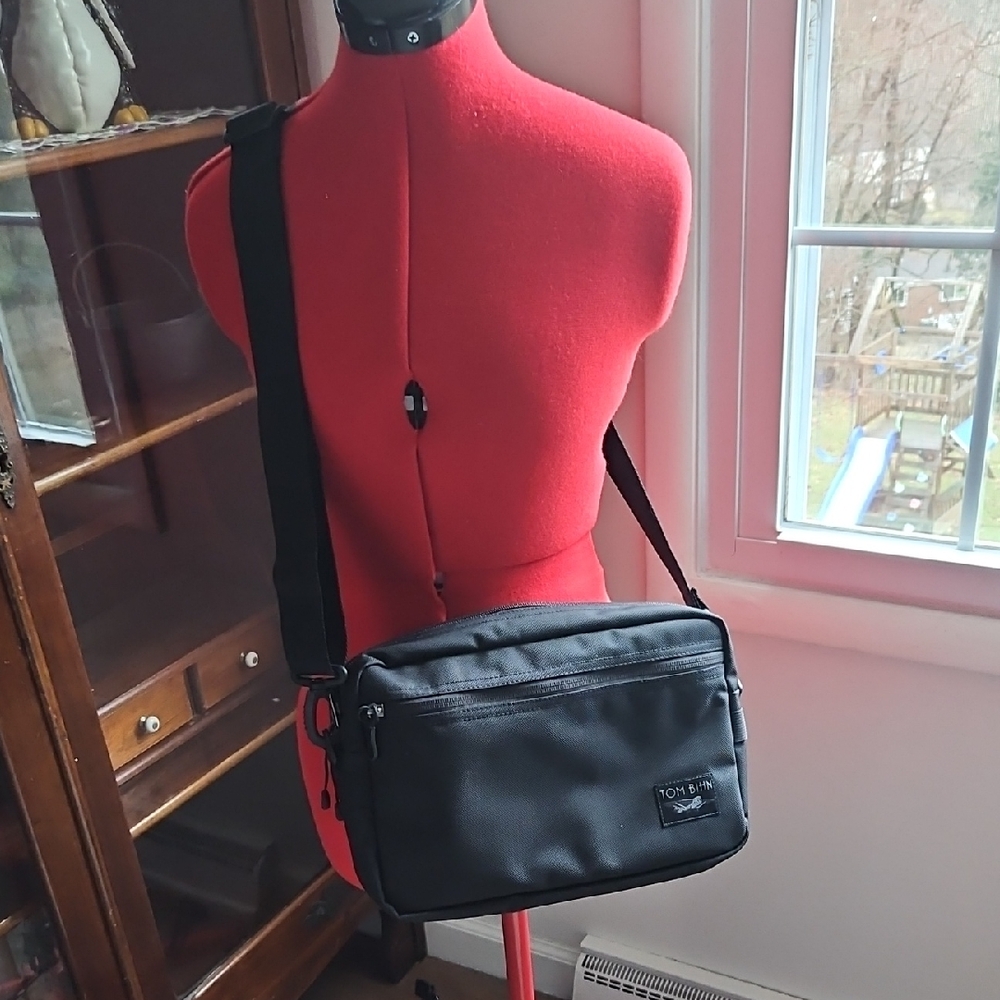 Tom Bihn Side Hustle black and grey